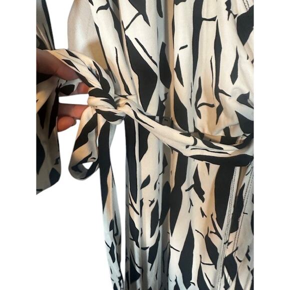 Laundry by Design Black White Abstract Wrap Style Belted Dress Women Sz M - Picture 8 of 9